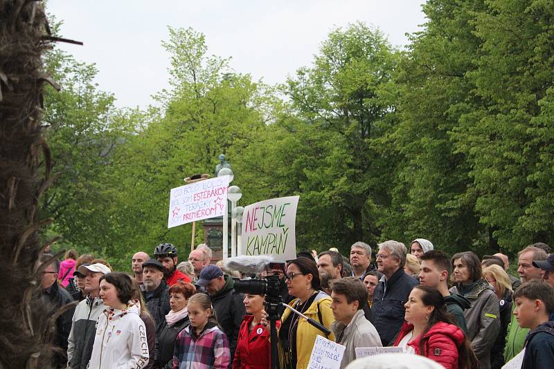 Demonstrace v Mariánských Lázních.