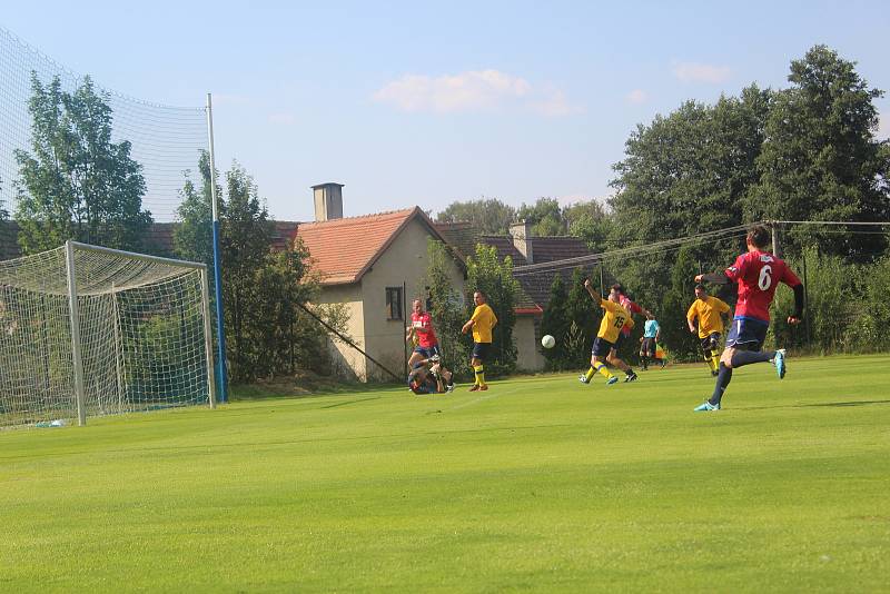 V Dolním Žandově oslavovali fotbalisté třicetileté výročí postupu.