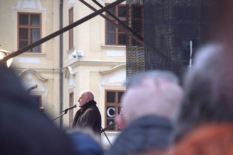 Fotografky ze západu Čech zachytily atmosféru protestů na Staroměstském náměstí