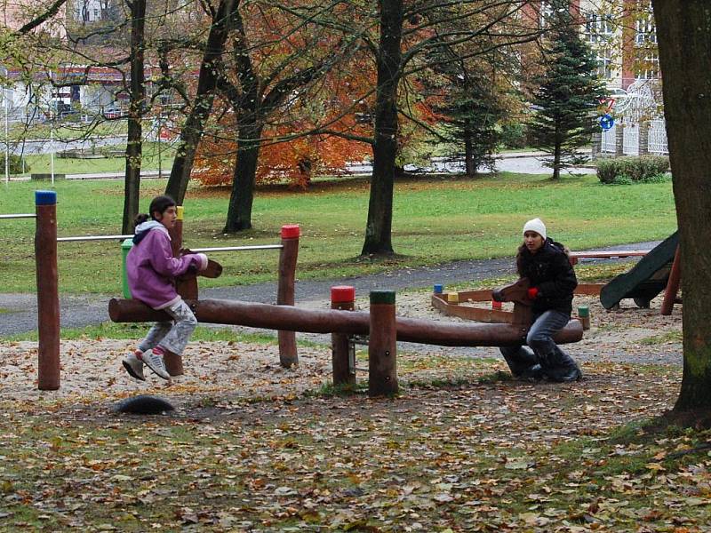 Ašské děti dostaly další herní prvky. Vyrostly v sadech Míru