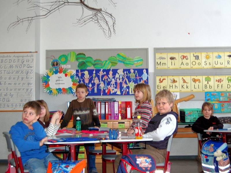 4. základní škola z Chebu uzavřela dohodu o spolupráci se základní školou v německém Etzenrichtu. Němečtí školáci si k podpisu dohody připravili kulturní vystoupení