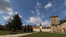 Lázeňská místa v Mariánských Lázních, Konstantinových Lázních a nádvoří tepelského kláštera zela na Veliký pátek prázdnotou.