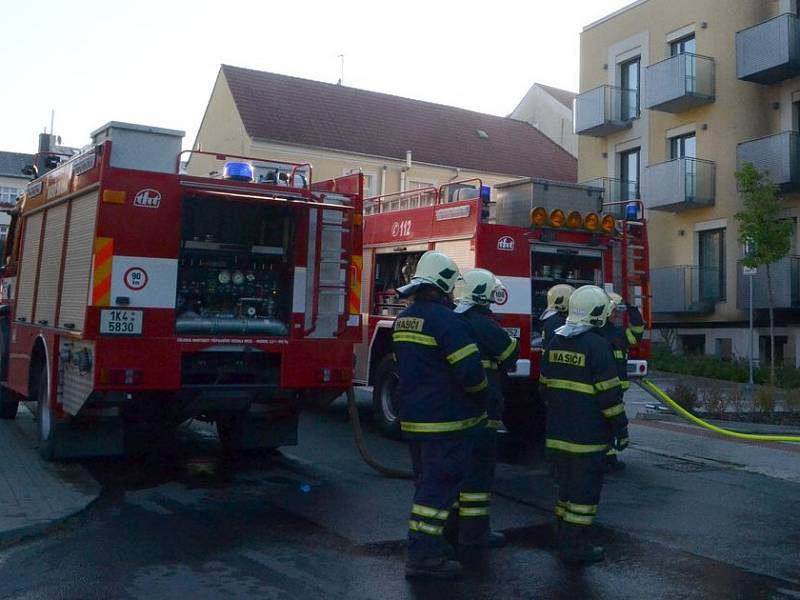 Při požáru musely být evakuovány tři desítky hotelových hostů. 