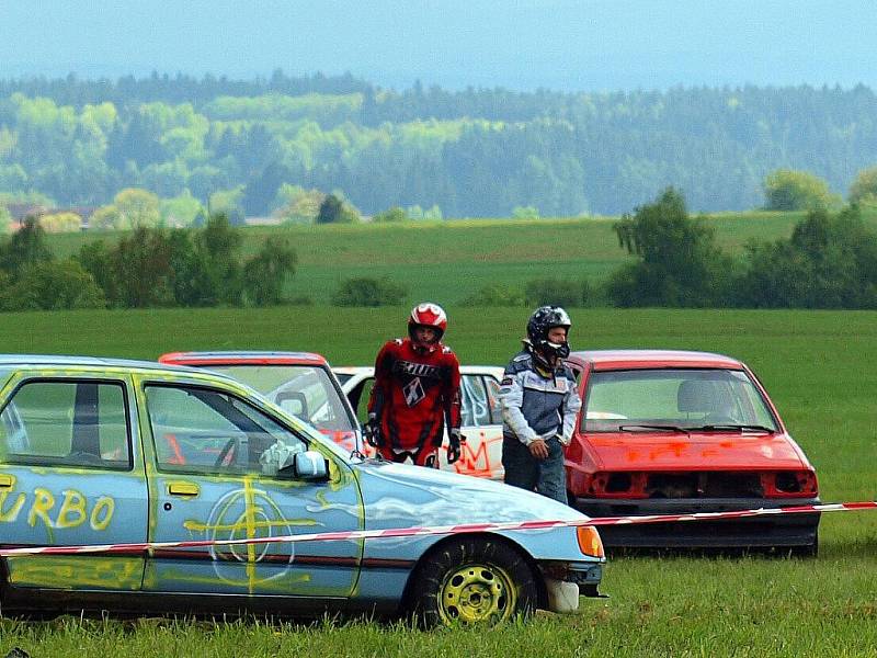 Na letišti Kříženec v Plané u Mariánských Lázní se konal další ročník Motoshow. 