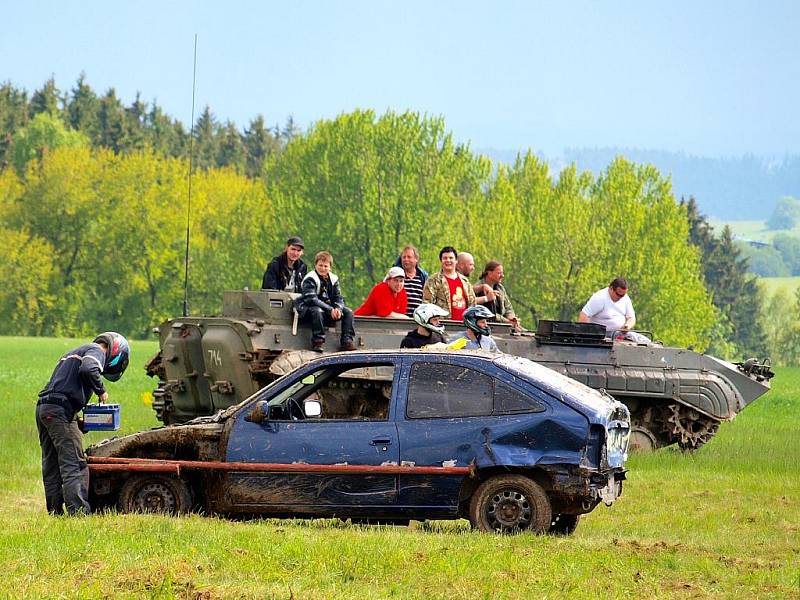 Na letišti Kříženec v Plané u Mariánských Lázní se konal další ročník Motoshow. 