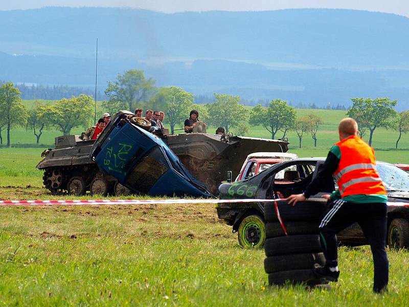 Na letišti Kříženec v Plané u Mariánských Lázní se konal další ročník Motoshow. 