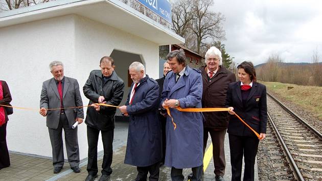 Slavnostní otevření nové železniční zastávky v Pomezí nad Ohří