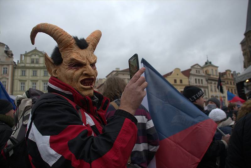 Fotografky ze západu Čech zachytily atmosféru protestů na Staroměstském náměstí