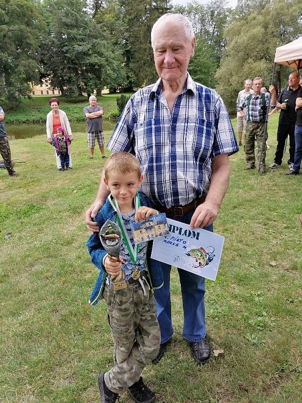 Rybářské závody policejních veteránů.