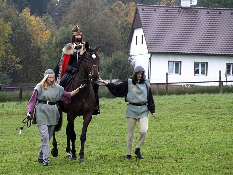 Svatováclavské setkání v Mariánských Lázních letos přilákalo i přes nepříznivé počasí mnoho lidí.