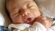 MICHAL SCHMIDT přišel na svět v chebské porodnici v pátek 8. června ve 12.17 hodin. Při narození vážil 3450 gramů a měřil 50 centimetrů. Maminka Iveta a tatínek David se těší z malého Michálka doma v Kynšperku.