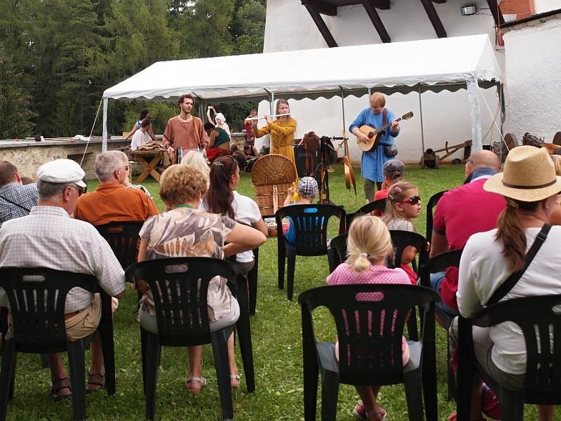 Hrad Seeberg ožil historickým jarmarkem.