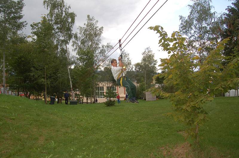 ROZLUČKA. Děti si v rámci rozloučení s létem v Dolním Žandově užily zábavu a soutěže.