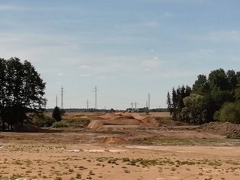 Snímek ze stavby silnice mezi Drmoulem a Mariánskýmu Lázněmi.