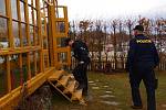 Na chatové oblasti v okolí přehrady Jesenice se první únorový víkend zaměřili chebští policisté. Majitele objektů upozorňovali, jak si svůj majetek co nejlépe ochránit. Zároveň sami prohlédli, zda jsou chaty v pořádku.