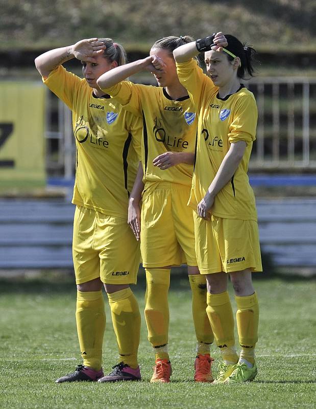 Fotbalistky Hvězdy Cheb pokračují v kvalitních výkonech na jaře a počtvrté za sebou zvítězily. Na stadionu Lokomotivy porazily celek Postoloprt 7:2