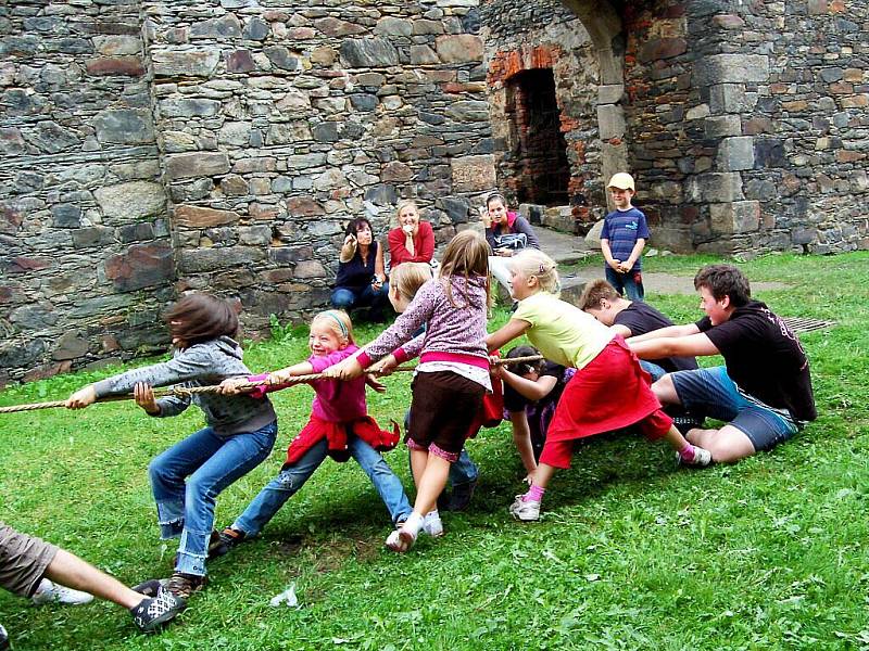 Nejen seznamování s historickými i současnými řemesly bylo hlavním tématem druhého turnusu šestého  ročníku příměstského tábora – takzvané Letní výtvarné dílny pořádané chebským muzeem. 