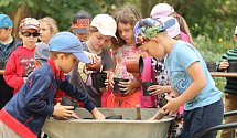 Děti mateřinek soutěžily a poznávaly Bečovskou botanickou zahradu