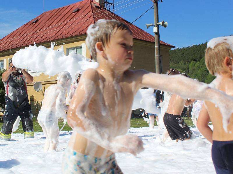 Soutěže si užily milíkovské děti u příležitosti tradiční oslavy dětského dne.