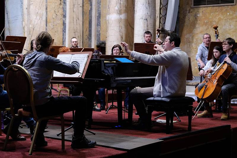 8. července proběhne zahajovací koncert 4. ročníku festivalu Živé pohraničí/Lebendes Grenzland se sólistou světového jména, klavírním virtuozem Gerhardem Oppitzem.