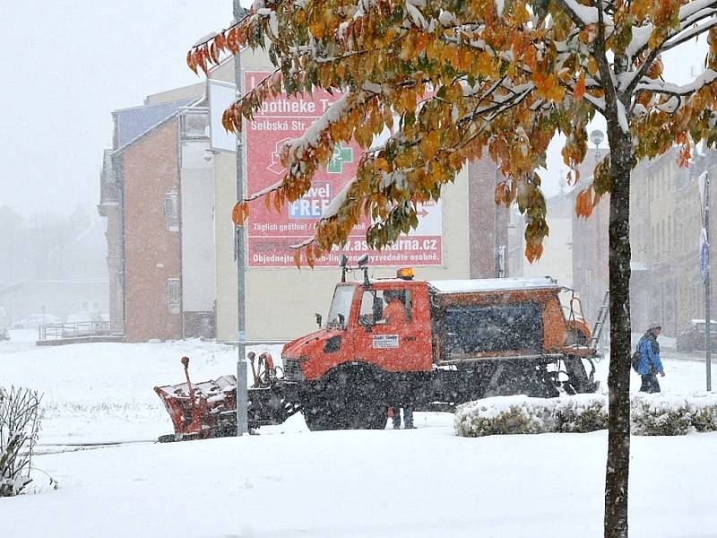 Přes předchozí varovaní meteorologů překvapilo počasí na Chebsku řadu občanů. A to především  motoristy! 