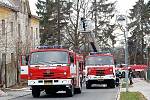 V ašské Kopernikově ulici hořela bývalá kasárna určená k demolici. Uvnitř naštěstí nikdo nebyl. 