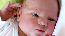 DOMINIK PAŠAVA přišel na svět v pátek 3. února v 6.50 hodin. Při narození vážil 3400 gramů a měřil 51 centimetrů. Z malého Dominička se radují doma v Chebu rodiče Nikola s Michalem.