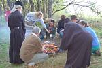 V Doubravě se světil Pramen století. Účastníci se pak vydali ke kapličce svatého Jiří.