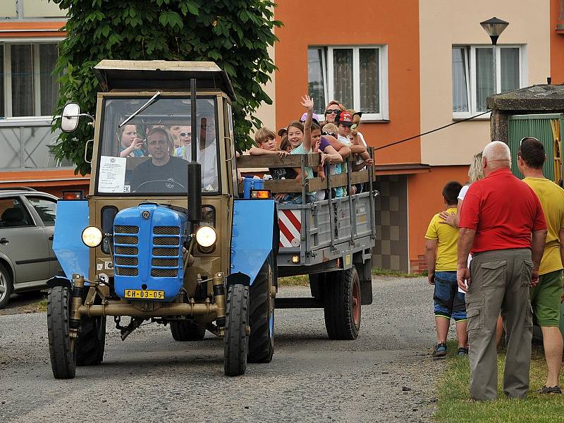 ORGANIZÁTORY SRAZU TRAKTORŮ ve Skalné potěšila účast německých přátel s jejich stroji. 