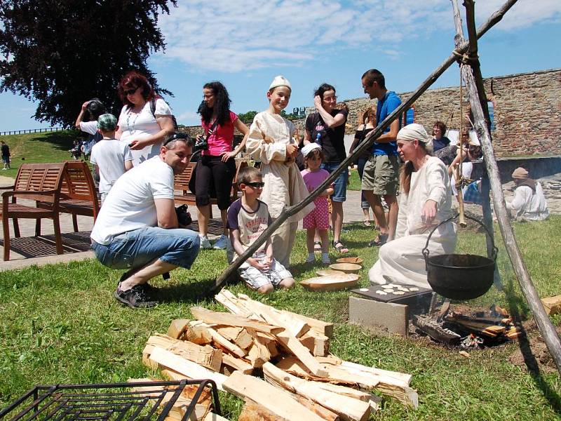 Chebský hrad poprvé oživily středověké slavnosti. 