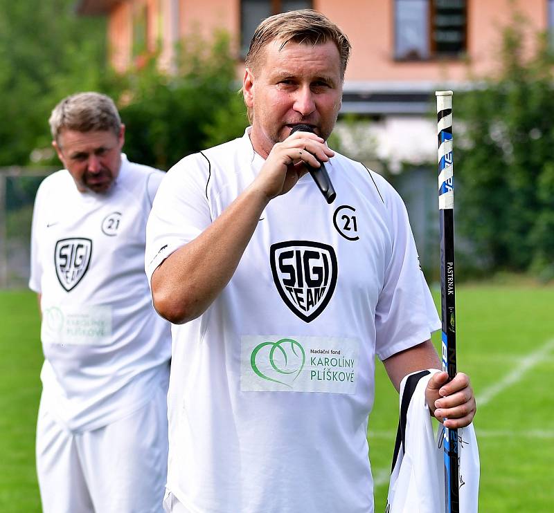 Sigi team v benefičním utkání pokořil Potůčky v poměru 10:4.