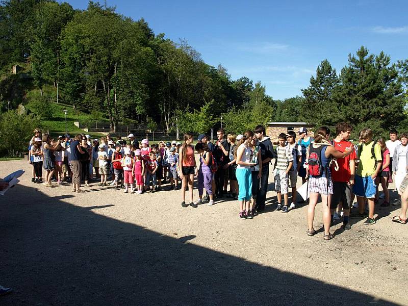 Se školním rokem se loučili žáci a studenti Svobodné chebské školy .