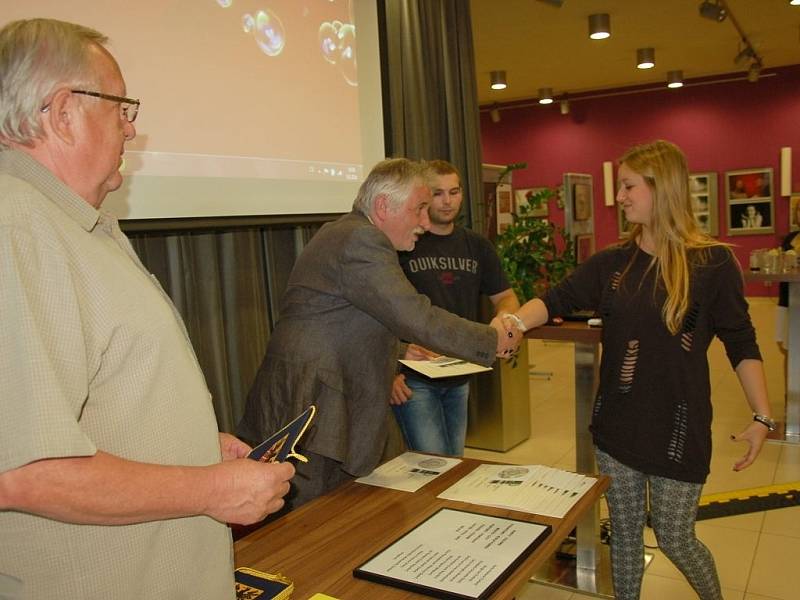 Desítkami fotografií od zahraničních studentů ožila část Kulturního centra Svoboda v Chebu.