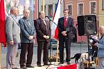 Kandidáti do Evropského parlamentu ze strany KSČM vystoupili 1. Května před davy lidí na chebském náměstí Krále Jiřího z Poděbrad.