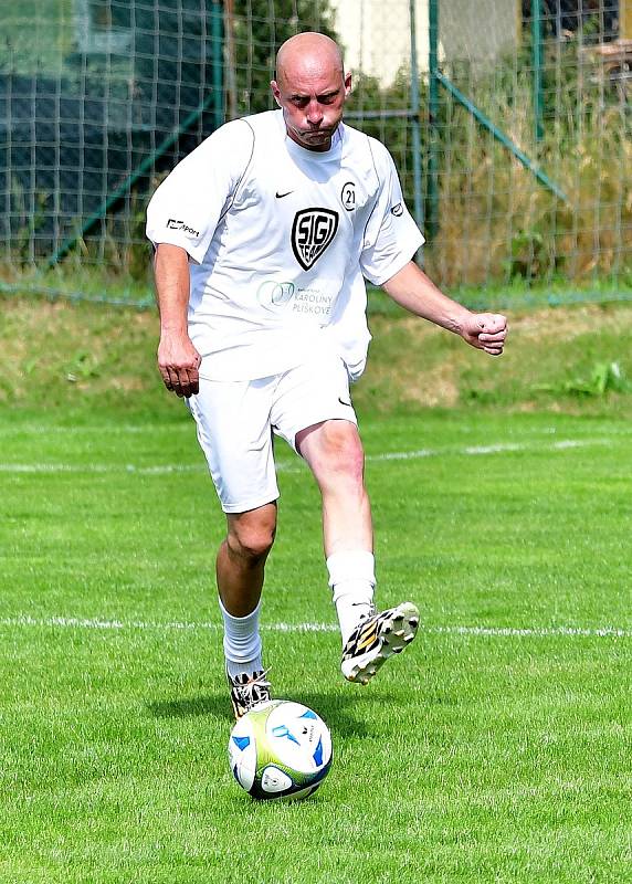 Sigi team v benefičním utkání pokořil Potůčky v poměru 10:4.