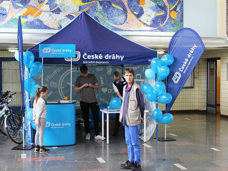 Lidé oslavili výročí 150 let železniční tratě mezi Chebem a Karlovými Vary.