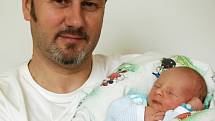 ONDŘEJ MASAROVIČ se poprvé rozkřičel ve středu 29. srpna v 9.27 hodin. Při narození vážil 2 580 gramů a měřil 49 centimetrů. Z malého Ondráška se raduje doma v Chebu maminka Hana a tatínek Milan.