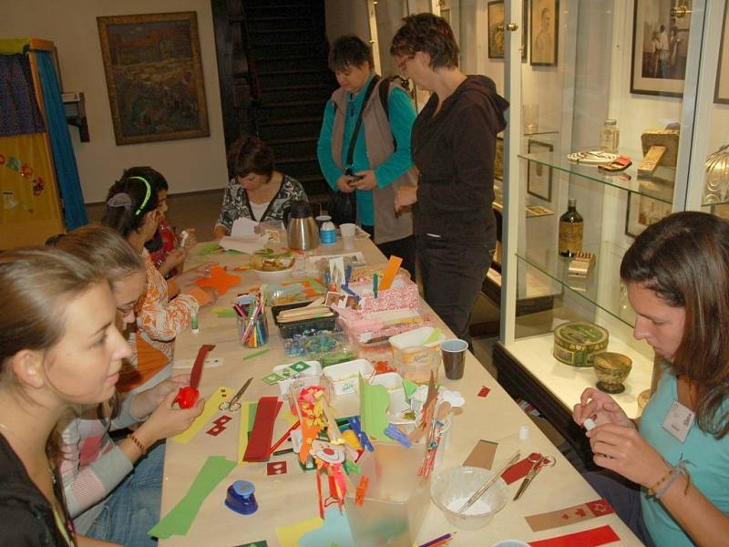Další ročník Knihobraní v chebském muzeu přilákal stovky návštěvníků. 