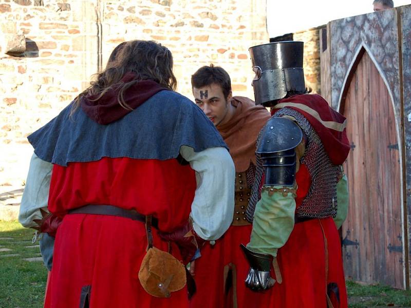 Zavírání Chebského hradu v podání skupiny historického a divadelního šermu Rectus