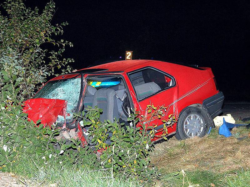 Křižovatka na silnici I/21 u Františkových Lázní (u Benziny) si vyžádala další oběť. Srazila se tu dvě osobní auta. 