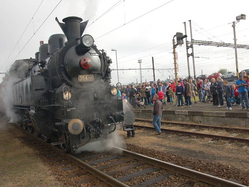 Den železnice v Karlovarském kraji byl ve znamení 150. výročí příjezdu prvního vlaku do Chebu.