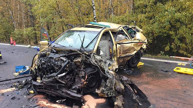 Tragická dopravní nehoda se stala v úterý odpoledne mezi Chebem a Dolním Žandovem. 