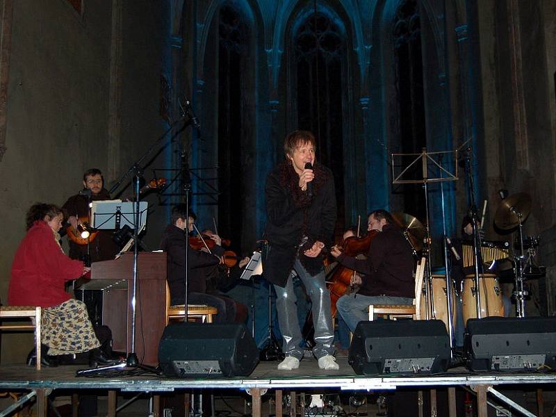 Koncert Petra Kotvalda v Chebu
