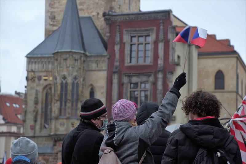 Fotografky ze západu Čech zachytily atmosféru protestů na Staroměstském náměstí