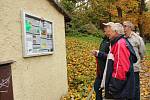 Ve skále pod hradem Vildštejn se nachází jedinečná seismologická stanice. Geologové sem zavítali i během speciální geovycházky v loňském roce.