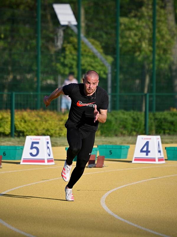 Velká cena města Chebu přilákala na zlatou dráhu atletická esa.