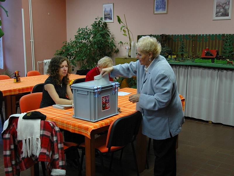 První kolo prezidentských voleb mají za sebou i obyvatelé z Domova pro seniory na chebském sídlišti Skalka.