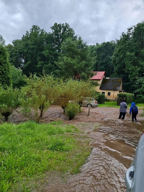 Ašskem se přehnala nevídaná průtrž mračen, která způsobila velké komplikace a především rychlo záplavy. Okolí Aše, Podhradu i Hranic bylo na několik hodin pod vodou a nikdo nečekal, že by se něco takového mohlo stát.