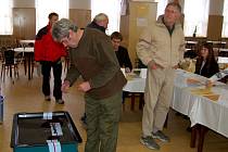 Volební momentky ze sobotního rána ve františkolázeňských volebních místnostech