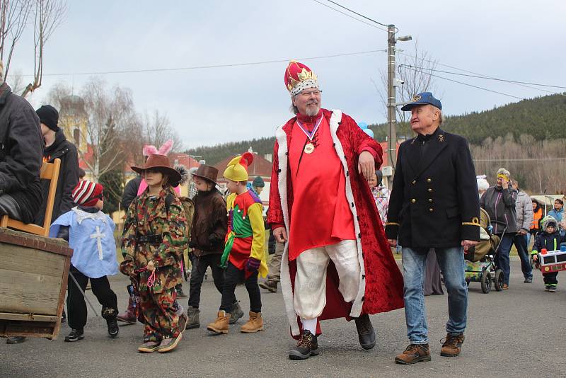 Staročeské i ´moderní´ postavičky dorazily na sedmnáctý ročník Milíkovského masopustu.